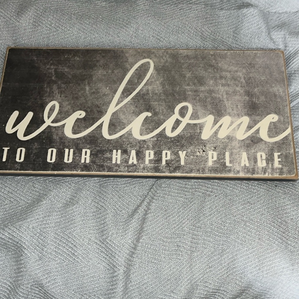 NWT “welcome to our happy place” sign